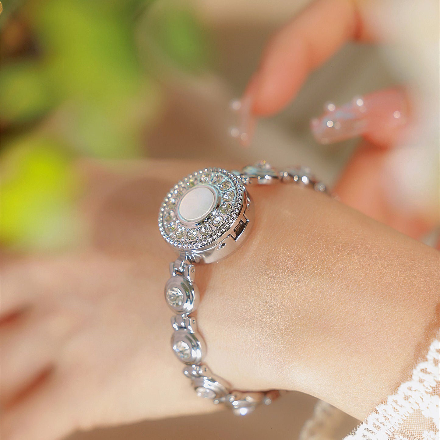 Women’s Retro Silver Flip Bracelet Watch