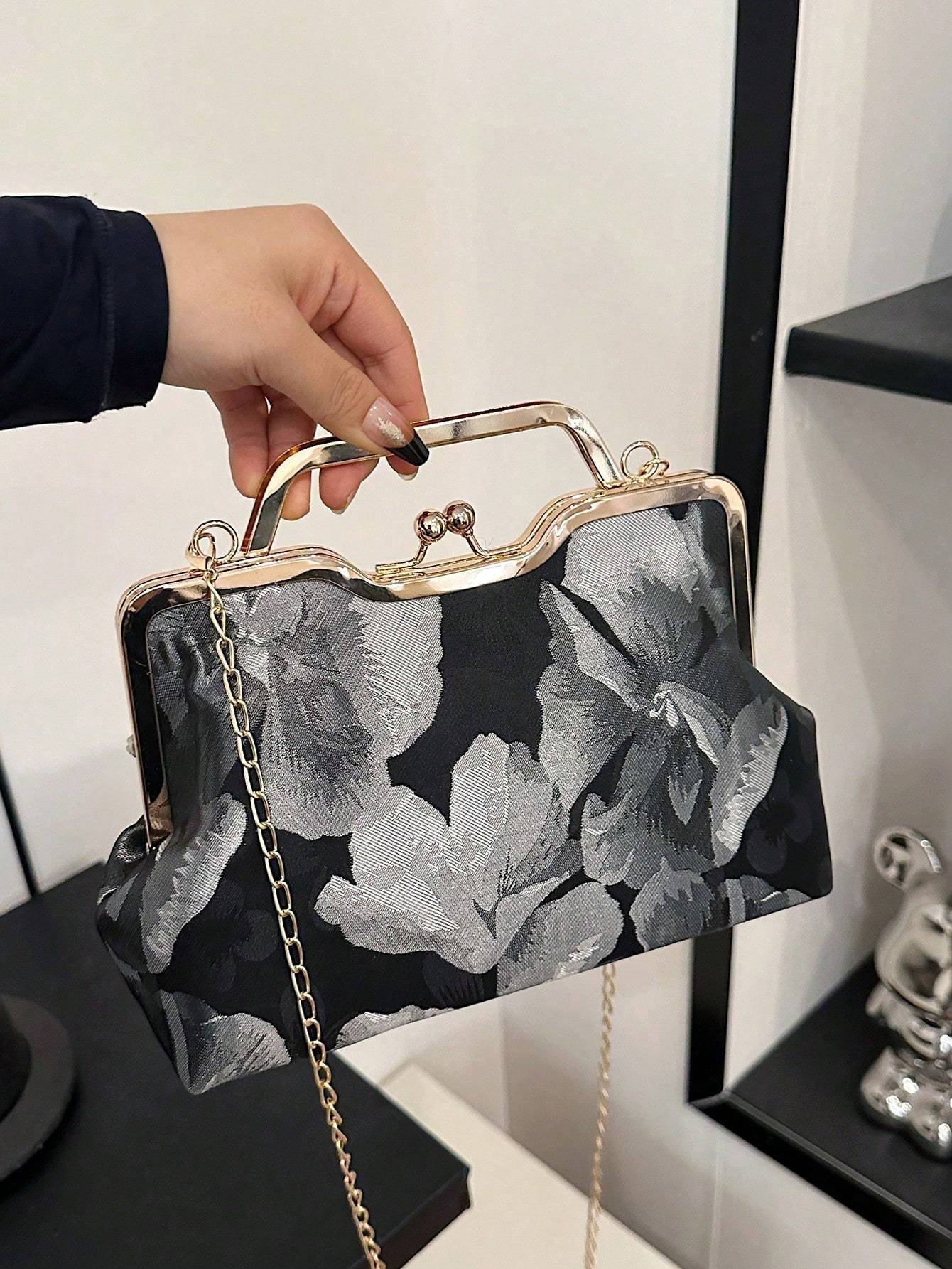 Retro Small Square Handbag – Crossbody Cheongsam Style Lip Clip Bag