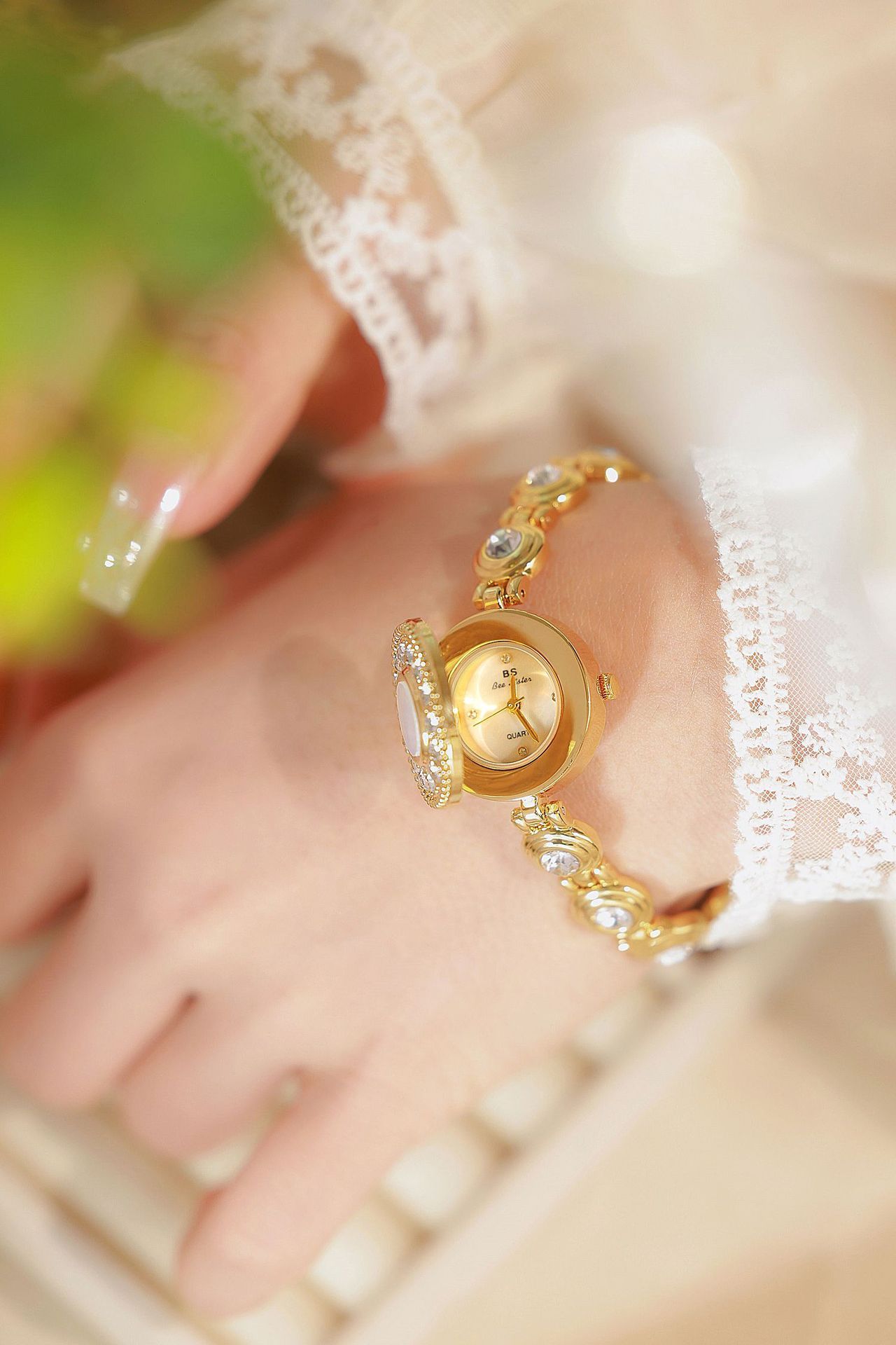 Women’s Retro Silver Flip Bracelet Watch