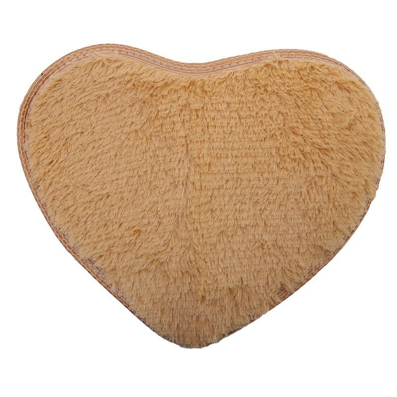 Heart-Shaped Plush Floor Mat – Soft Silk Wool Love Rug for Bedroom or Bathroom