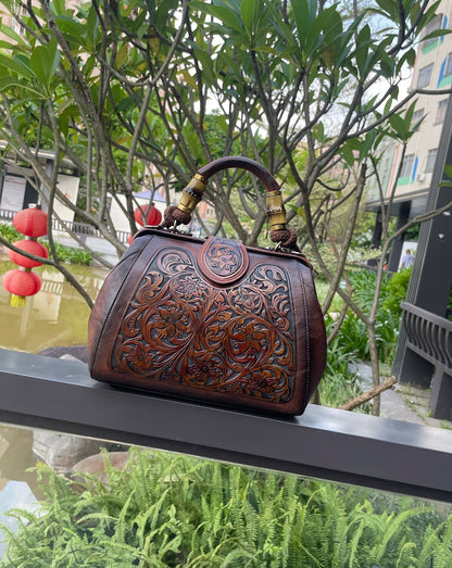 Women’s Retro Leather Shoulder Bag – Fashion Carved Clip Messenger Purse