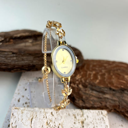 Women’s Retro Oval Bracelet Quartz Watch