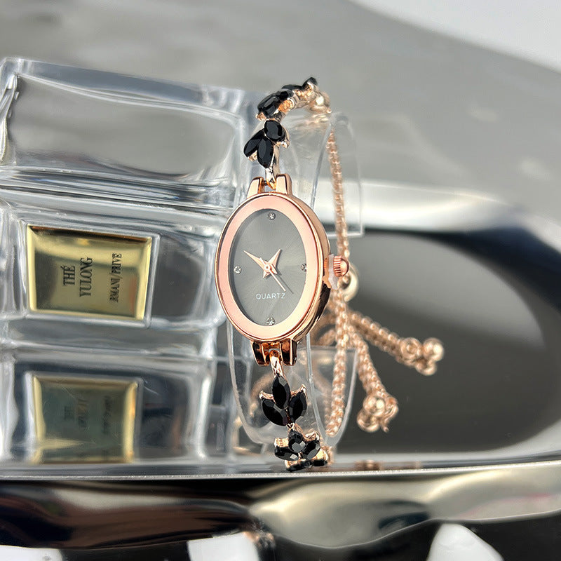 Women’s Retro Oval Bracelet Quartz Watch