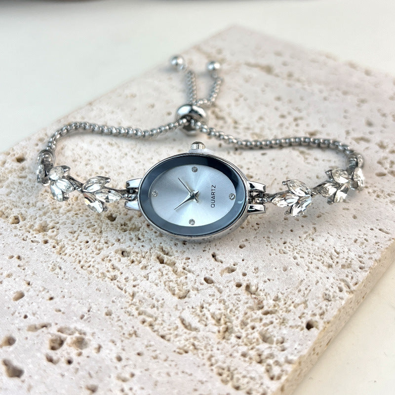 Women’s Retro Oval Bracelet Quartz Watch