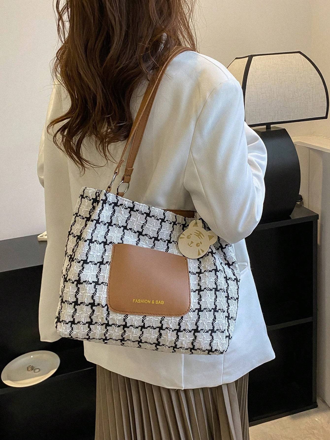 Women’s Plaid Shoulder Bag – Large Capacity Fashion Commuter Tote with Pendant