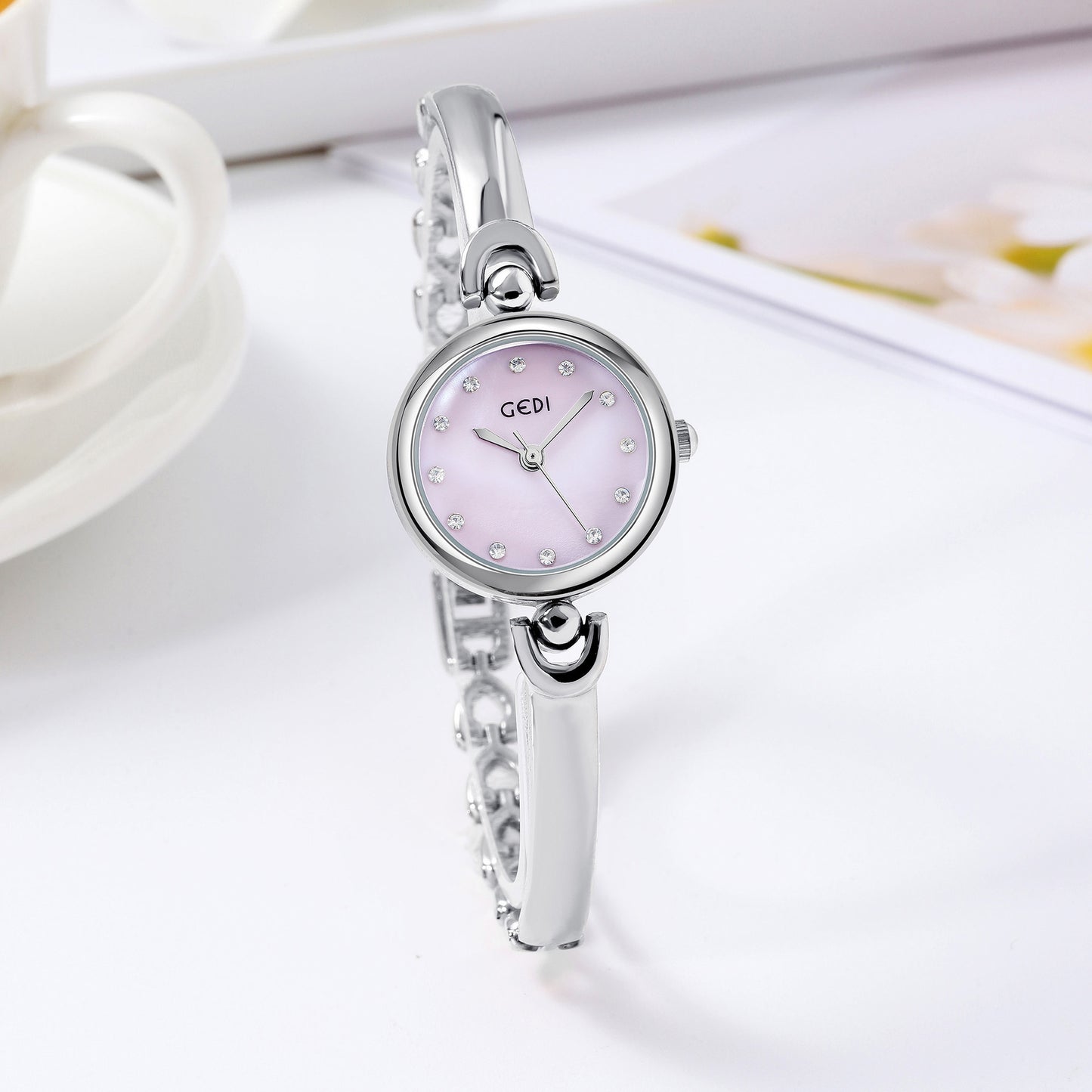Women’s Simple Round Dial Bangle Quartz Watch